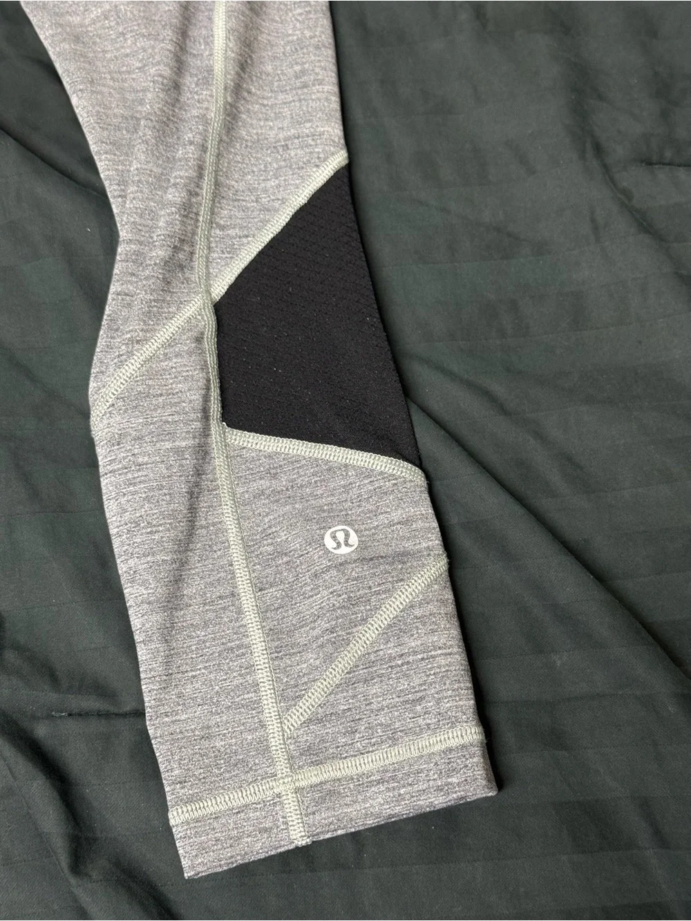 Lululemon Pace Rival Crop 22” Size 4 with three pockets